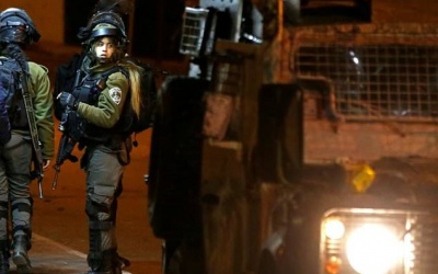 الاحتلال يعتقل 14 مواطنا من القدس هذه الليلة ومواجهات بباب العامود 