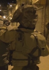 الاحتلال يعتقل شابا بعد إطلاق النار على مركبته بالخليل
