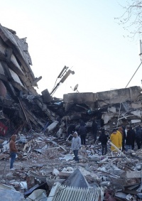 الحصيلة الإجمالية لضحايا الزلزال ترتفع إلى 8364 قتيلا في تركيا وسوريا