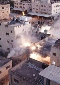 إصابات خلال مواجهات.. قوات الاحتلال تفجر منزل عائلة شهيد شرق نابلس
