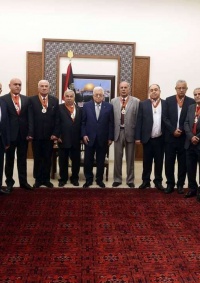 الرئيس يقلد عدداً من المحافظين نجمة الاستحقاق من وسام دولة فلسطين لمناسبة تقاعدهم