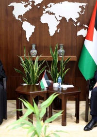 رئيس الوزراء يستقبل مطران الأردن للروم الأرثوذكس