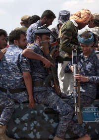 القوات اليمنية تهدد باستهداف السفن الإسرائيلية