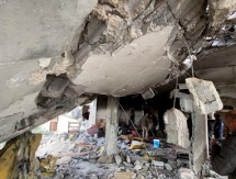 شهيدة ومصابون إثر قصف الاحتلال منزلا في رفح جنوب قطاع غزة