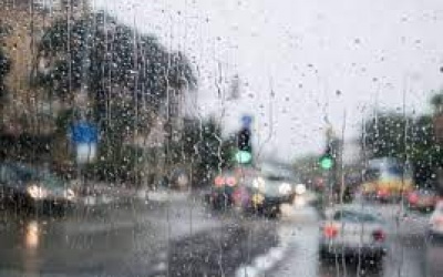 الطقس: أجواء غائمة وباردة وتساقط أمطار غزيرة على مختلف المناطق مصحوبة بعواصف رعدية