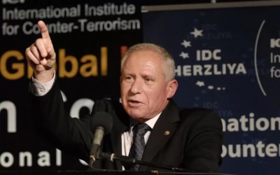 لابيد: آفي ديختر يعرض أمن إسرائيل للخطر
