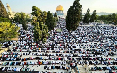 100 الف مصلٍ يؤدون صلاة عيد الأضحى في المسجد الأقصى