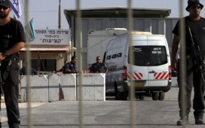الاحتلال يفرج عن عشرات المعتقلين من مخيم جنين