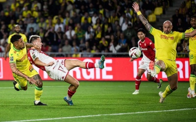 بطولة فرنسا: موناكو يهدر نقاطه الأولى وثنائية للمصري مصطفى محمد