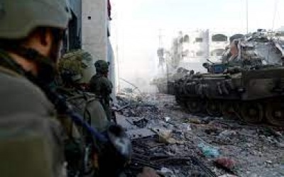 جيش الاحتلال يعلن اعتقال 100 مواطن من غزة بينهم 3 من مقاتلي 
