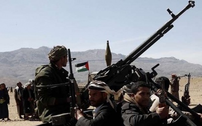 الحوثيّون: هاجمنا بطائرات مسيّرة سفينة إسرائيليّة ومدمّرة أميركيّة