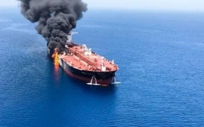 أنصار الله تستهدف سفينة ومدمرات حربية أمريكية في خليج عدن والبحر الأحمر