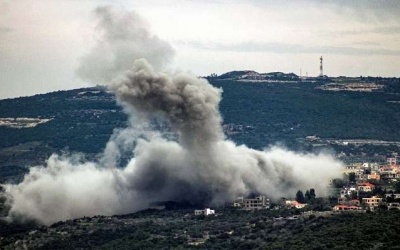 الاحتلال يقصف موقعا عسكريا كبيرا لحزب الله في الريحان بجنوب لبنان